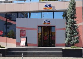 Верига магазини "ДМ"